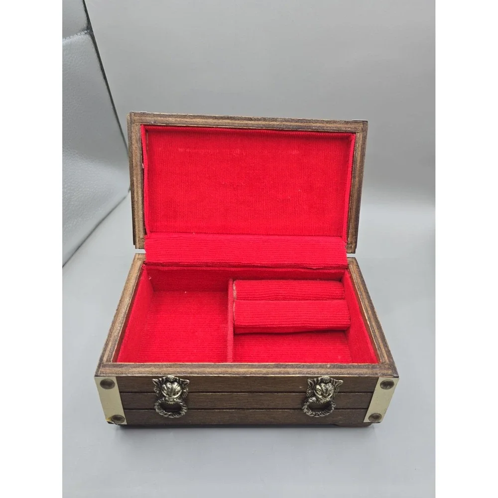 Vintage Bijou Valet Jewelry Trinket Box Wood Lion Head Pulls Crest Emblem